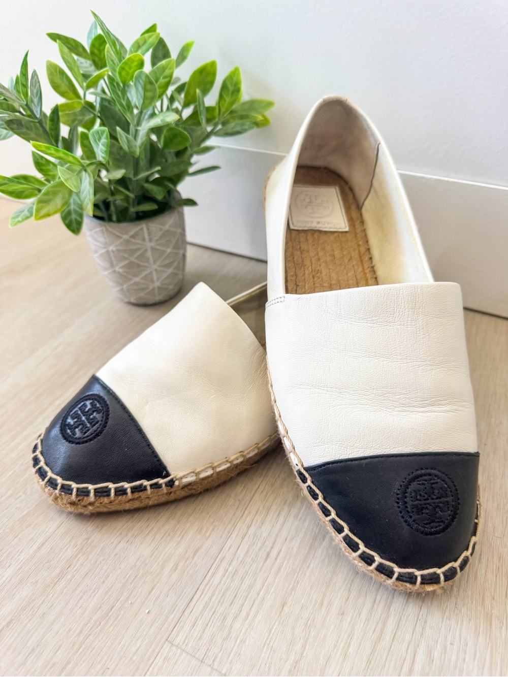 Tory Burch White & Black Leather Espadrilles - 8